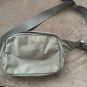 Lululemon Belt Bag 2L Grey Sage